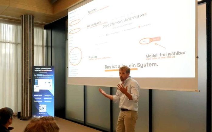 Johannes Heister spricht auf der Sparkassen Innovation Night