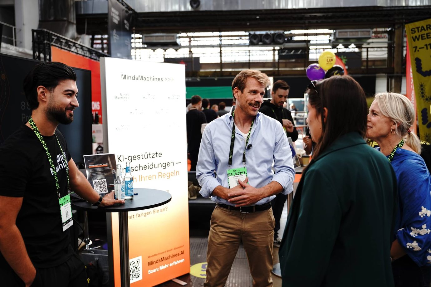 Das Team von MindsMachines am Messestand